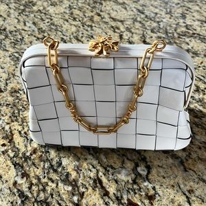 New with defect Tory Burch Cleo woven small bag in white